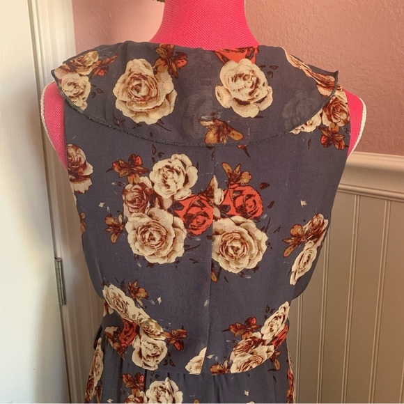 Grey Floral V-Neck Ruffled Dress with side Tie, Chiffon, size M - Picture 4 of 7